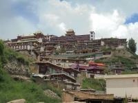 Vue d'en bas du quartier tibétain - Garzê Gānzī
