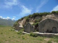 Tombes sur les hauteur de Ganzi