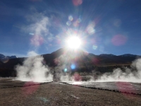 geyser del tatio au lever du soleil