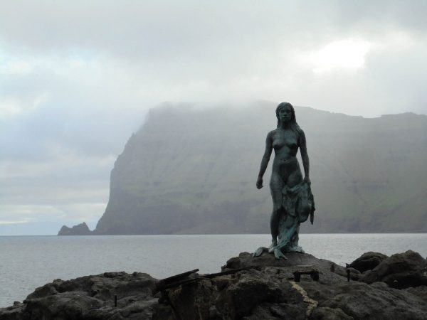 mikladalur statue femme feroe