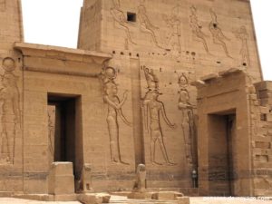 La porte du temple d'Isis sur Philae