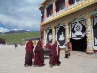 dzogchen-monastery-lama