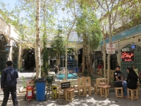 cafe dans les rues d'esfahan